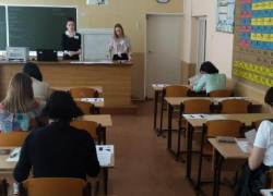 И снова в школу: родители таганрогских выпускников попробовали сдать ЕГЭ 