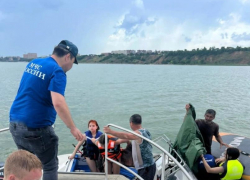 В Таганроге пятерых подростков унесло в открытое море