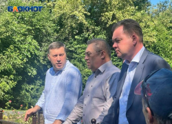 Замгубернатора проверил, как в Таганроге расчищают русло реки в Дубках