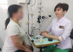Врачи Ростова спасли зрение таганроженке, которой в глаз попал осколок стекла