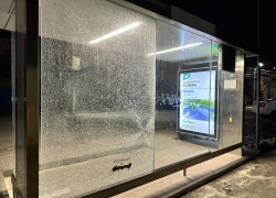 Вандалы опять испортили автобусную остановку в старом центре Таганрога