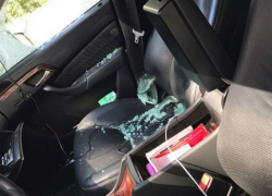 Бессмысленно и беспощадно ограбили ночью оставленный на улице автомобиль в Таганроге