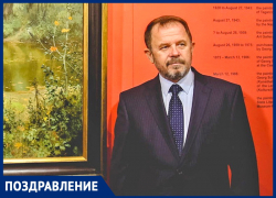 Сотрудники музея-заповедника поздравляют Геннадия Бородина со званием «Почетный гражданин города Таганрога» 