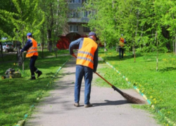 Таганрогский чиновник заставлял осуждённых убирать в гараже своей тёти