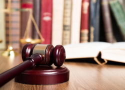 В Таганроге алчная бухгалтерша загребла себе огромную зарплату, ее ждет  долгий тюремный срок 