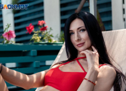 Екатерина Лукиева вступает в жаркий конкурс «Фотосессия в купальниках»