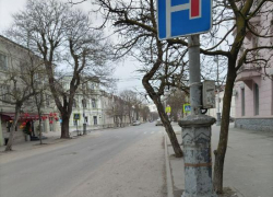 "Позор какой-то": гости из Крыма шокированы скверными дорогами и грязью в Таганроге