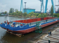 Буксир из Таганрога затолкал баржу на дно Азовского моря