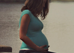 В Таганроге пьяный напал на беременную девушку