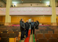 После публикации плачевного состояния СКЦ «Приморский» туда поехал замгубернатора