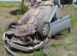 Виновник ДТП бросил искореженный автомобиль и его пассажиров на трассе Ростов-Таганрог 