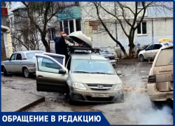 Ямы на дорогах Таганрога превратились в непреодолимое препятствие 