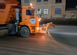 С первым снегом на улицы Таганрога вышли дорожные службы