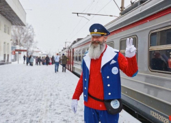 Новогоднее шоу в самом настоящем поезде