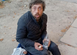  В Таганроге на улице живет мужчина, который не может вспомнить, кто он и откуда