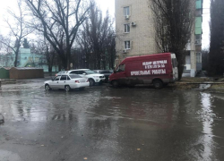 Ледяной дождь напомнил таганрожцам о «сестричках» знаменитой лужи