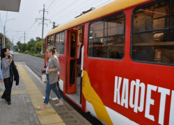 В Таганроге прошла обкатка экскурсионного трамвая-кафетерия