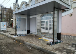 Реконструкция «по-таганрогски»: на улице Петровской появились остановочные пункты