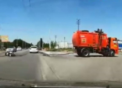 В Таганроге КамАЗ сбил мотоциклиста 