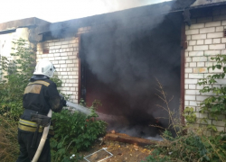 Гараж и частный дом тушили в Таганроге