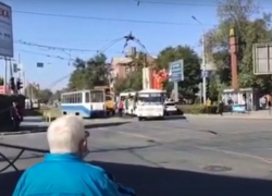 В центре Таганрога оборвало провода электротранспорта