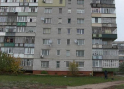 Труп молодой женщины обнаружили возле многоэтажки в Таганроге