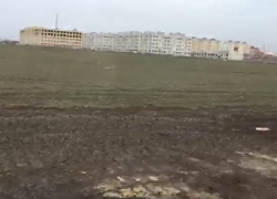 5 лет без дороги: родителей учеников 39-й школы Таганрога по-прежнему беспокоит небезопасный маршрут к знаниям