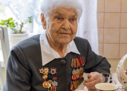 Люди с большой буквы: ветераны Таганрога принимают поздравления 