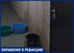 «Топит подъезд уже три недели до первого этажа»: почему УК «Победа» не помогает жильцам 