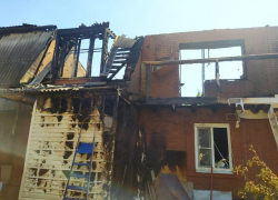 Чудом таганроженка спасла детей, но весь ее дом и документы сгорели