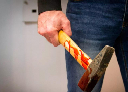 В хуторе Морской Чулек мужчина зарезал, а потом добил молотком свою знакомую