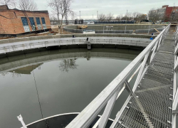 Городской водоканал завершил реконструкцию первичного отстойника и технологического оборудования на очистных сооружениях канализации.