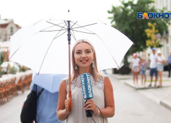 Настя Чехова посетила «Зонтичное утро», посвященное дню рождению Фаины Раневской