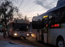 Автобусные разборки в духе лихих девяностых произошли в центре Таганрога