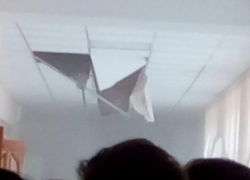 В еще одной школе Таганрога обвалился потолок