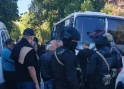 На Центральном рынке Таганрога прошел масштабный рейд: арестованы авто незаконных торговцев, вручены повестки в военкомат