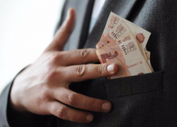 Скандально известного таганрогского предпринимателя обвиняют в краже денег у детей-сирот