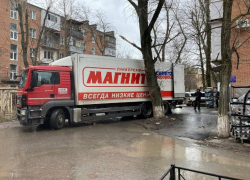 "Ни проехать, не пройти": фуры "Магнита" не дают покоя таганрожцам