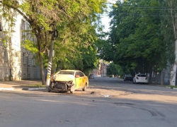 Одинокий желтый лифан теперь надолго припаркован на одной из улиц Таганрога