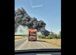 В селе под Таганрогом горел заброшенный завод