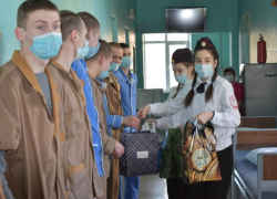 В Таганроге солдат и ветеранов поздравили с наступающим Днем защитника Отечества