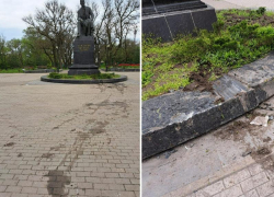 В Таганроге неизвестные испортили постамент памятника Чехову