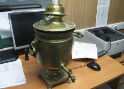 Житель Украины пытался провести через таганрогскую таможню антикварный самовар
