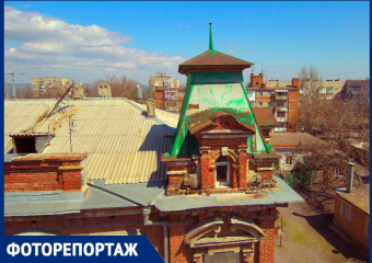 Рассматриваем башенки и крыши Таганрога