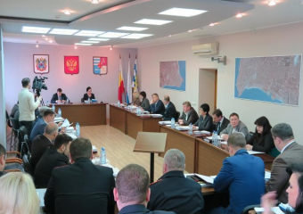  Дума решила: деньги временно у бюджетников забрать, двум жителям Таганрога присвоить почетное  звание