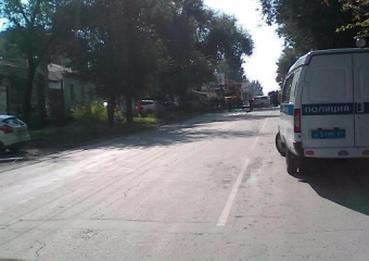 Из-за аварии с маршрутным такси полицейские оцепили проезжую часть