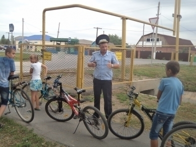«Велотренинги» для школьников проводят сотрудники ГИБДД Ростовской области