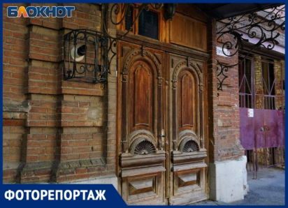 Молчаливые стражи Таганрога: искусство, застывшее в дереве и ковке