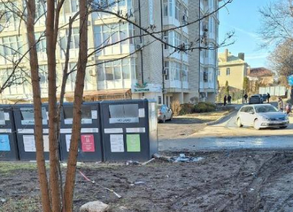 «Зона отчуждения»: таганроженка устроила «фотосессию» полностью уничтоженных дорог на Русском поле