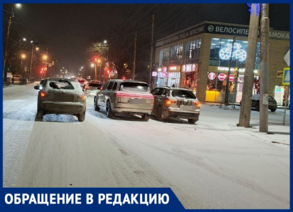 Разъярённый мужчина набросился на женщину из-за аварии в Таганроге